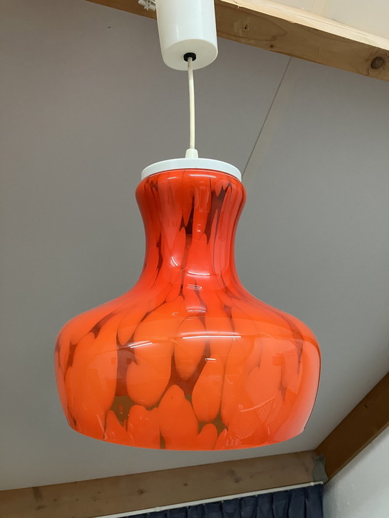 Image 1 of Vintage Orange/Rot Opalin und Glas Pendelleuchte 60er/70er Jahre