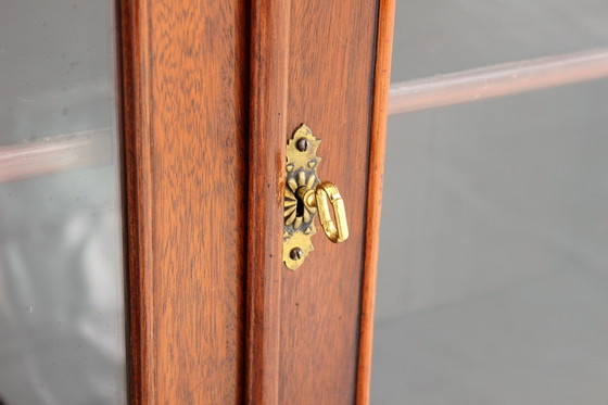 Image 1 of Top! englische Vitrine, Schrank, Vertiko aus Mahagoni, restauriert