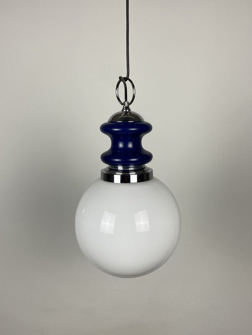 Vintage-Glaskugel mit blauem Metallanhänger aus den 1970er Jahren