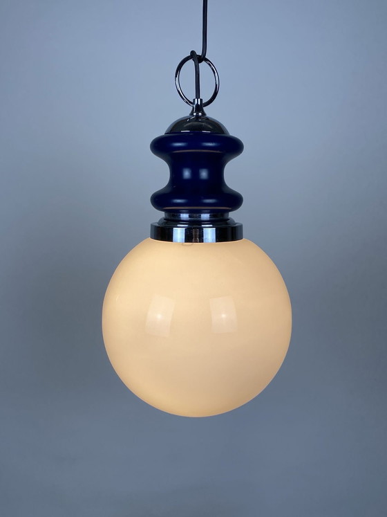 Image 1 of Vintage-Glaskugel mit blauem Metallanhänger aus den 1970er Jahren