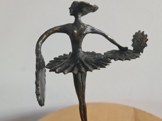 Image 1 of Tänzerin mit Fans von Corry Ammerlaan