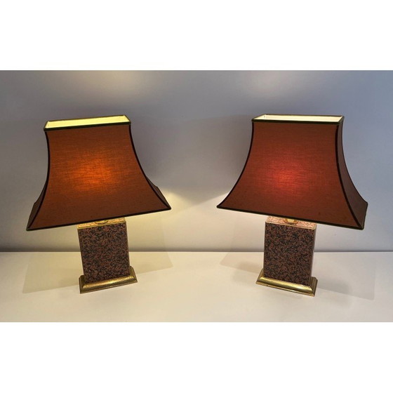 Image 1 of Paar chinesische Vintage-Lampen aus bedrucktem Holz und vergoldetem Metall mit Pagodenschirm