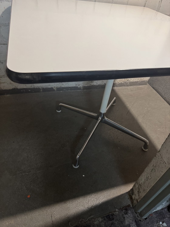 Image 1 of Hermann Miller Segment Tisch 90X90