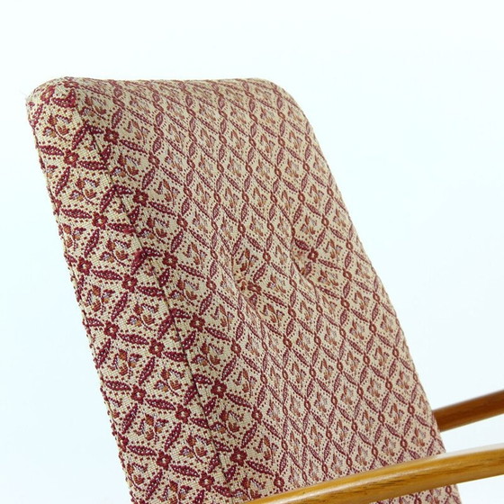 Image 1 of Vintage-Sessel mit glatten Holzarmen von Ton, Tschechisch 1960