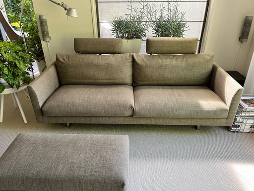 Montis Axel 3,5-Sitzer-Sofa mit zwei Kopfstützen und einer Ottomane