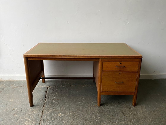 Image 1 of Mid-Century 1950'S Vintage Ministerium der Verteidigung (Mod) Schreibtisch