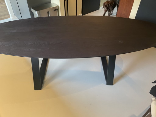 Ovaler Esstisch aus Eiche von Melchior Interior