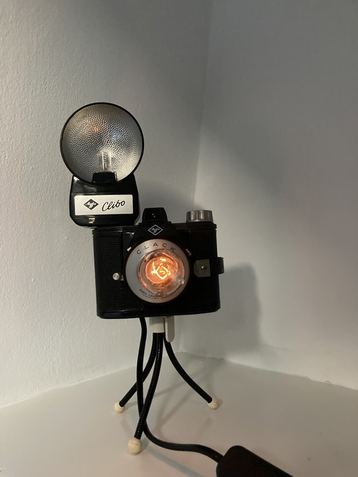 Kameralampe Agfa-Kamera mit Stativ
