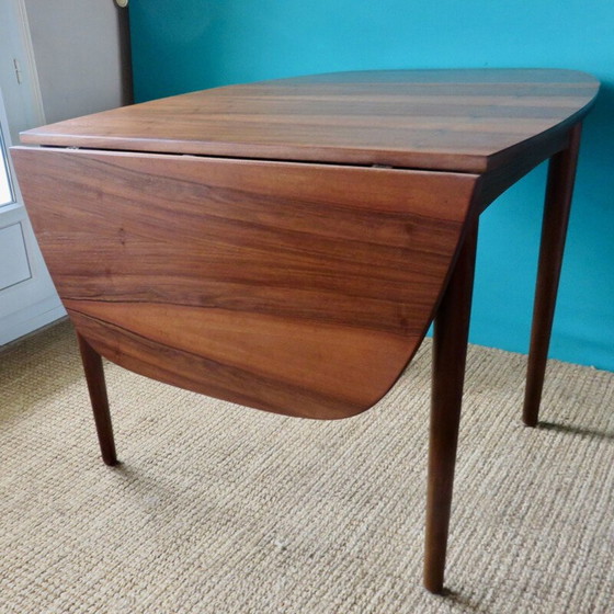 Image 1 of Eiförmiger Tisch aus Palisanderholz mit 2 Verlängerungen, Dänemark 1965