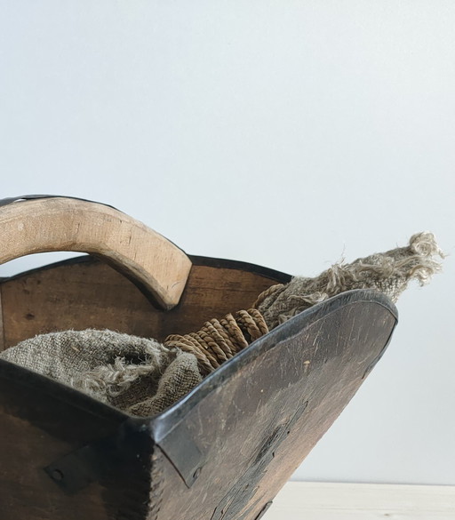 Antiker chinesischer Reiskorb mit Tüchern