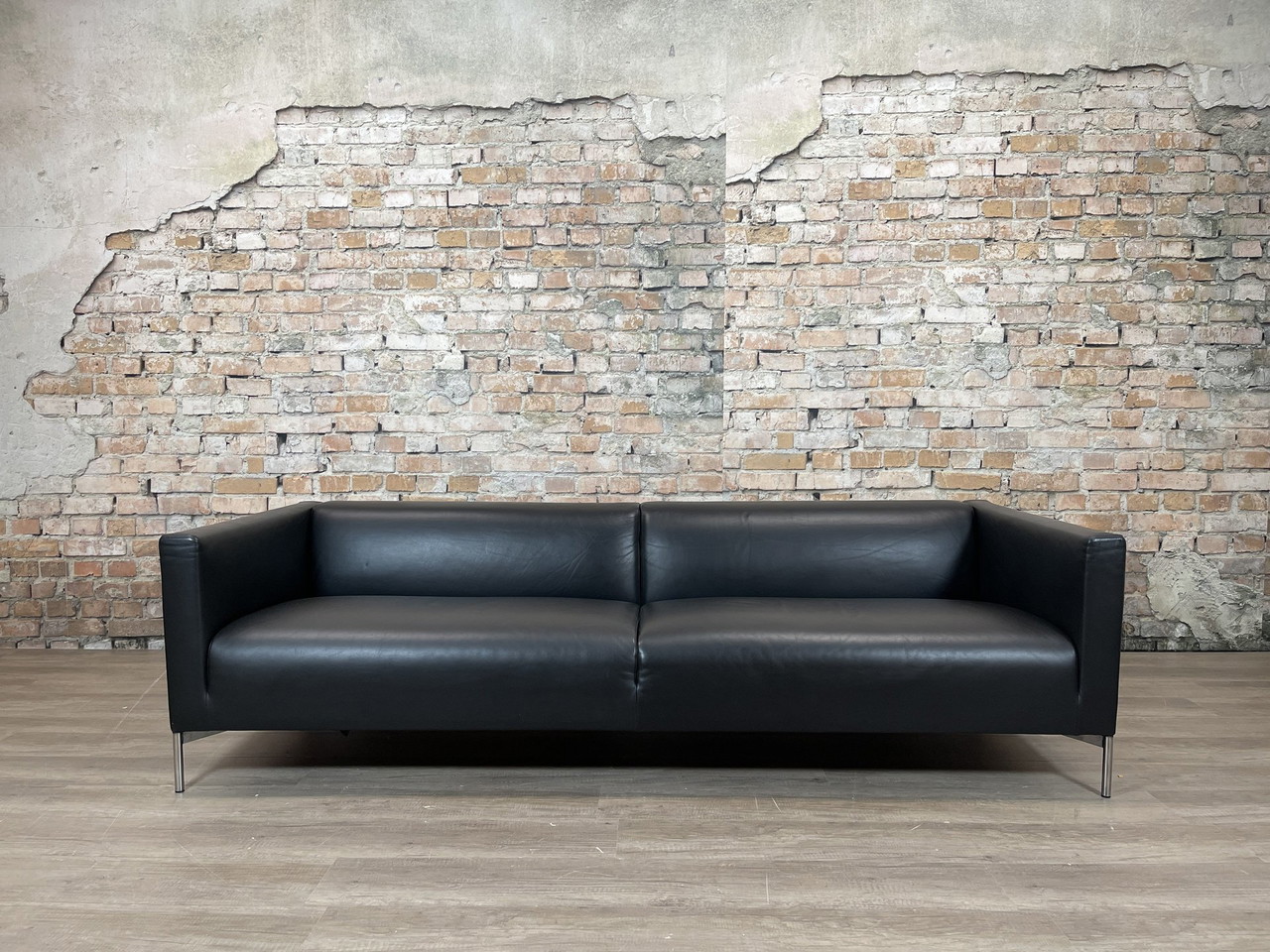 Divani leather couch sales