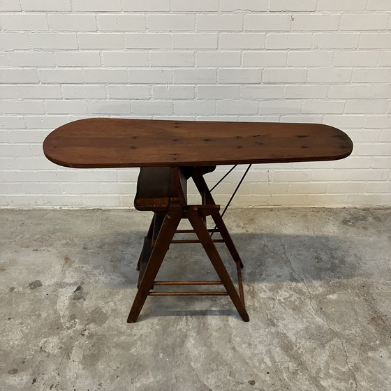 Image 1 of Antike Bibliothekstreppe, Stuhl und Bügelbrett in einem