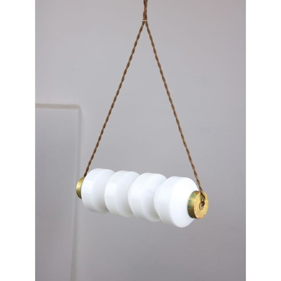 Image 1 of Mid Century Pendelleuchte aus Opalin und Messing