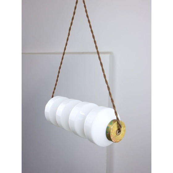 Image 1 of Mid Century Pendelleuchte aus Opalin und Messing