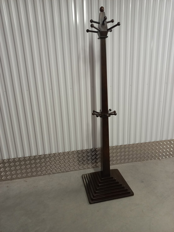 Image 1 of Stabiler, hölzerner Kleiderbügel