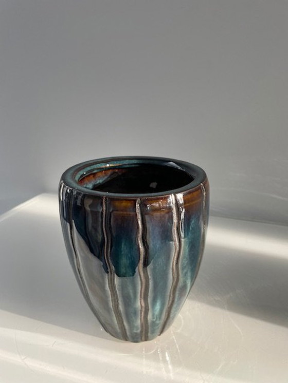 Image 1 of Moderne Vase/Kanne mit Streifenmuster und Öl/Petrol-Glasur