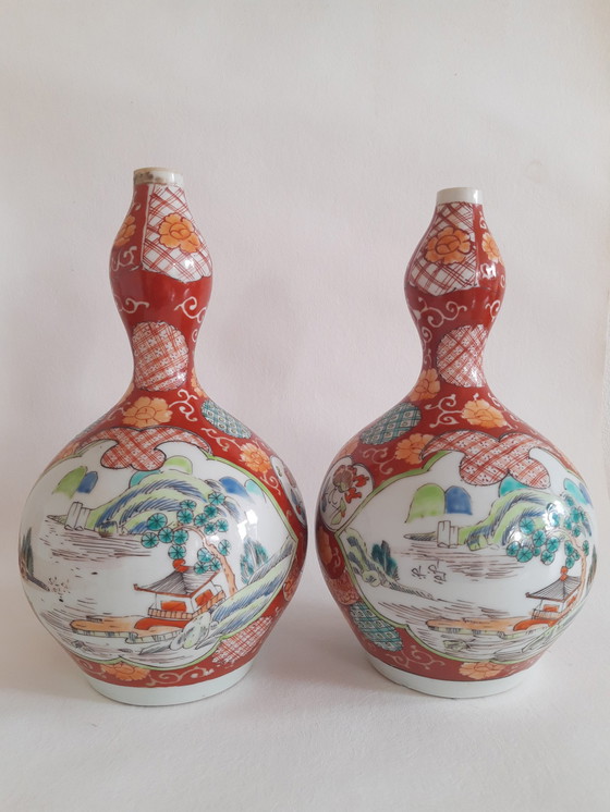 Image 1 of 2 X Japanische Kutani-Vasen in Korallenrot; Meiji-Periode