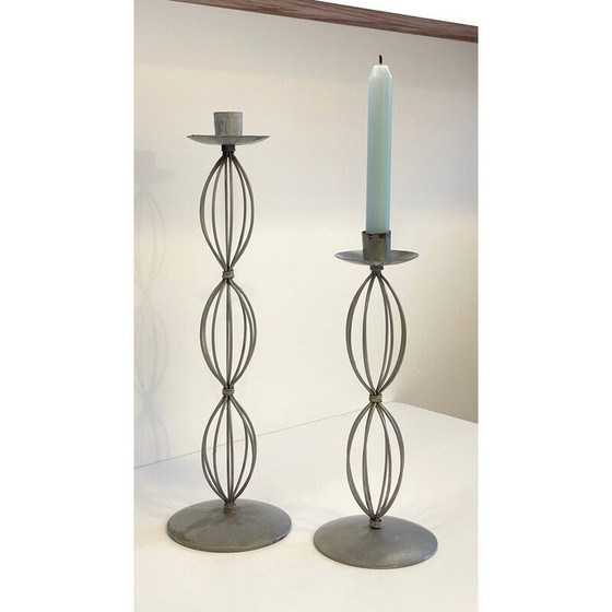 Image 1 of Paar vintage patinierte graue Metallkerzenständer, 2000