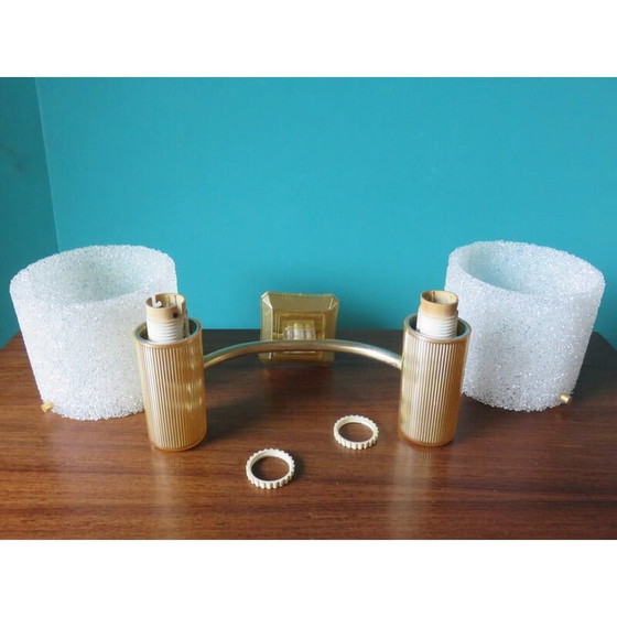 Image 1 of Paar alte Wandlampen aus Messing und goldenem Kunststoff mit Granitschirmen, Frankreich 1950