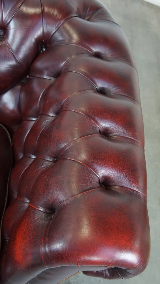 Image 1 of Rotes Rindsleder Chesterfield 2-Sitzer Sofa