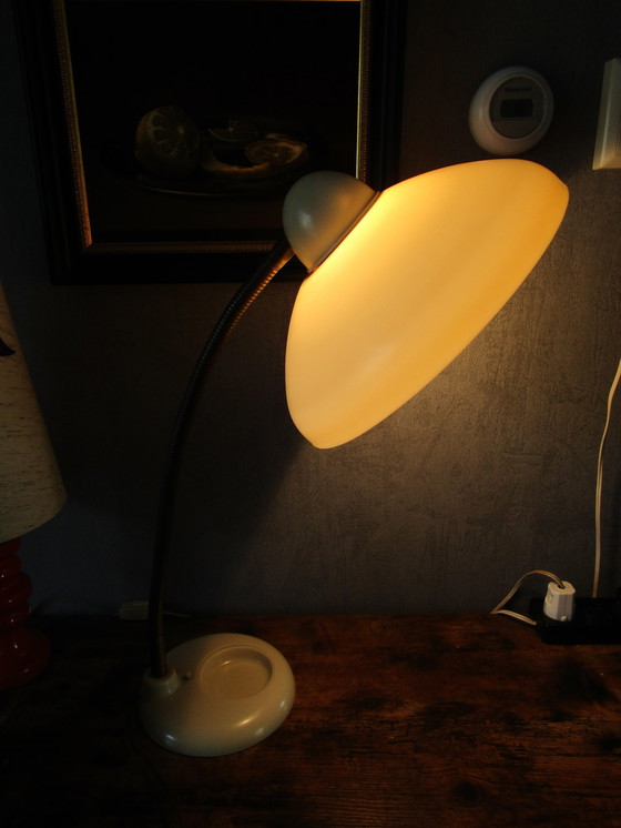 Image 1 of Schöne frühe Schreibtischlampe, mit Stempelkasten.