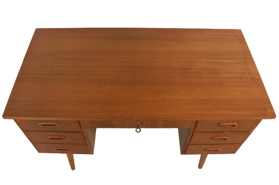 Image 1 of Vintage Schreibtisch aus schwedischem Teakholz