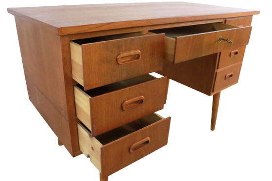 Image 1 of Vintage Schreibtisch aus schwedischem Teakholz