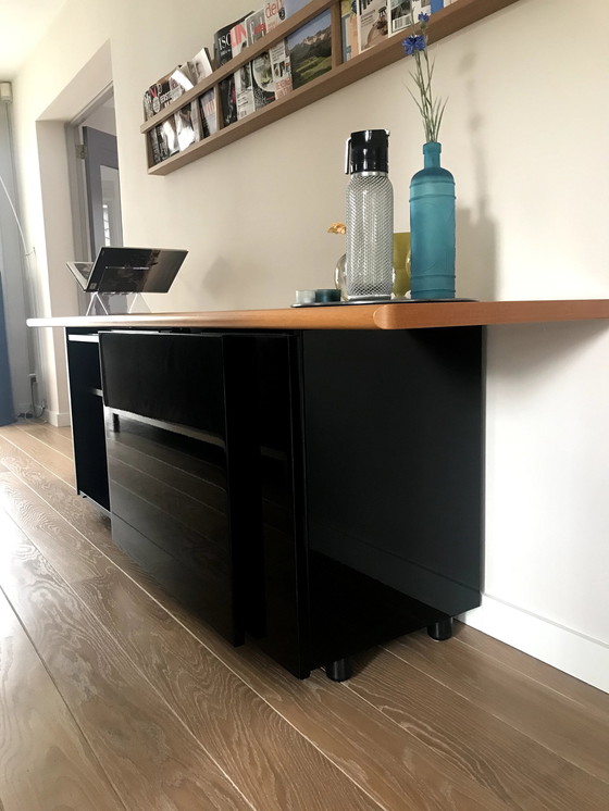 Image 1 of Design Sideboard Schwarz Hochglanz mit schräger Kirschholzplatte