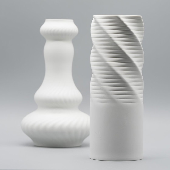 Image 1 of Hutschenreuther Biskuit Porzellan Vase Duo Fein Weiß Abstrakt Op-Art Relief Mcm