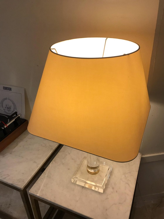 Image 1 of Lucite Hollywood Regency Tischlampe
