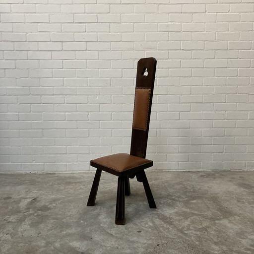 Brutalistischer spanischer Hocker