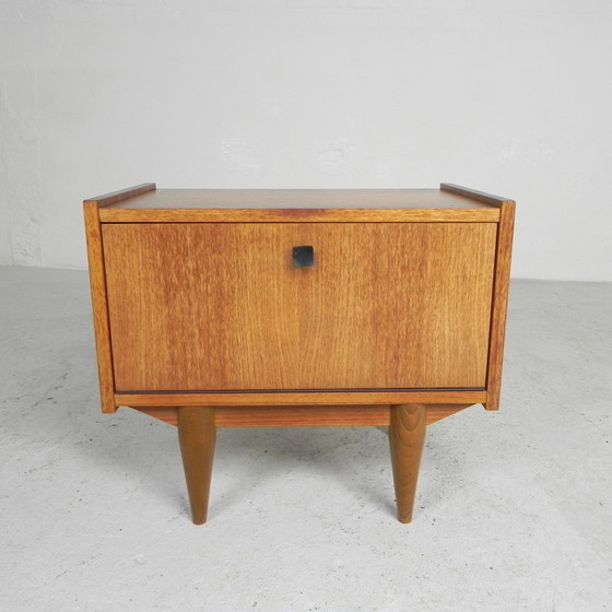 Image 1 of Nachttisch mit spitz zulaufenden Beinen, 1960er Jahre