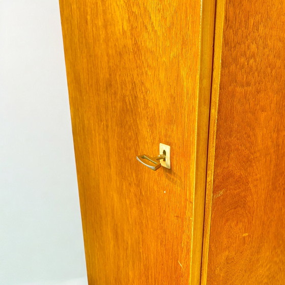 Image 1 of Mid Century Kleiderschrank mit Teakholzfurnier