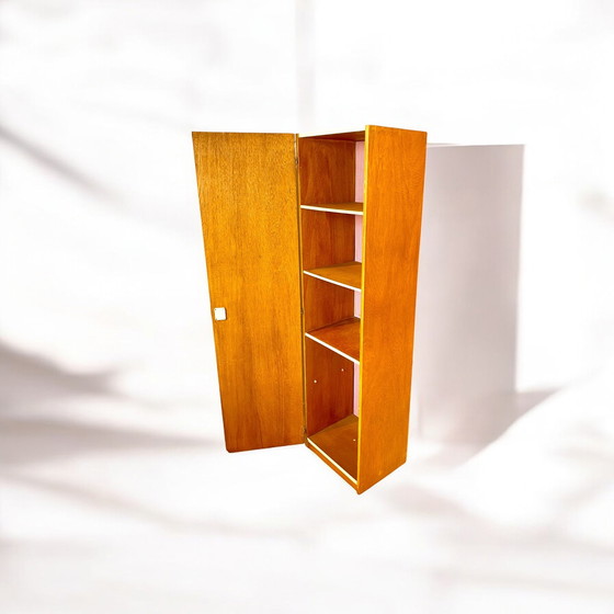 Image 1 of Mid Century Kleiderschrank mit Teakholzfurnier