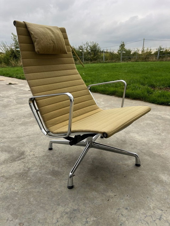 Image 1 of Vitra Eames Ea124 Lounge