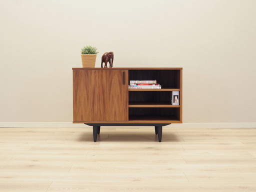 Nussbaum-Schrank, skandinavisches Design