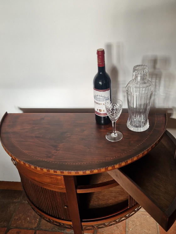 Image 1 of Alter halbmondförmiger Rolltürschrank, Wandtisch mit Rolltüren und 2 Schubladen, Beistelltisch