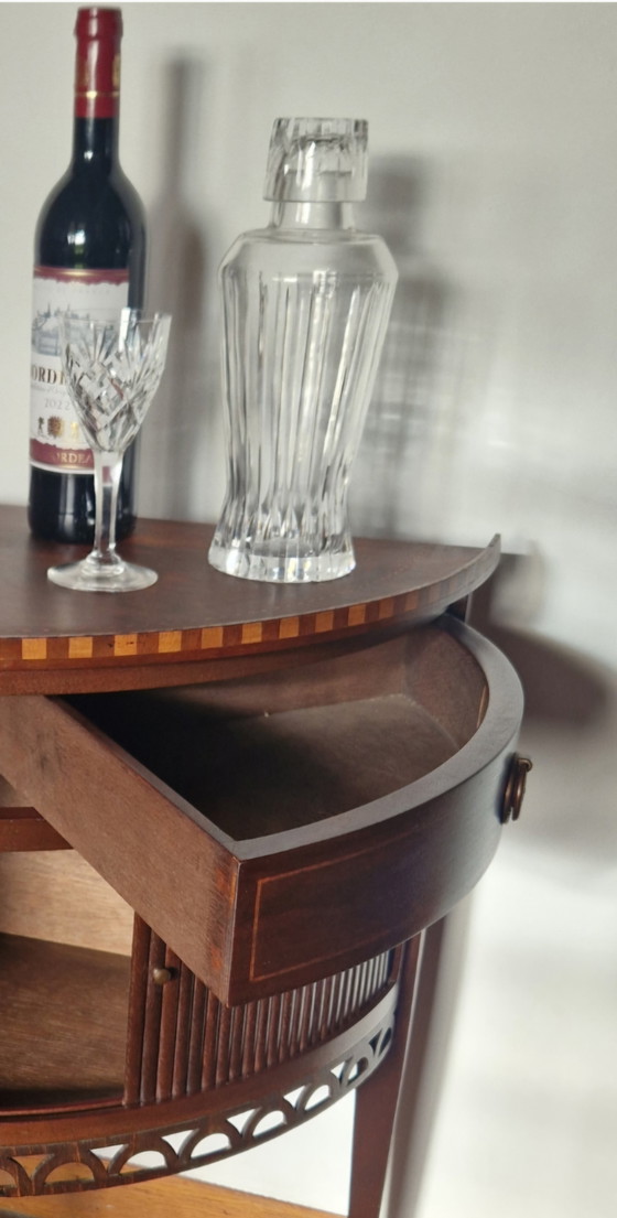 Image 1 of Alter halbmondförmiger Rolltürschrank, Wandtisch mit Rolltüren und 2 Schubladen, Beistelltisch