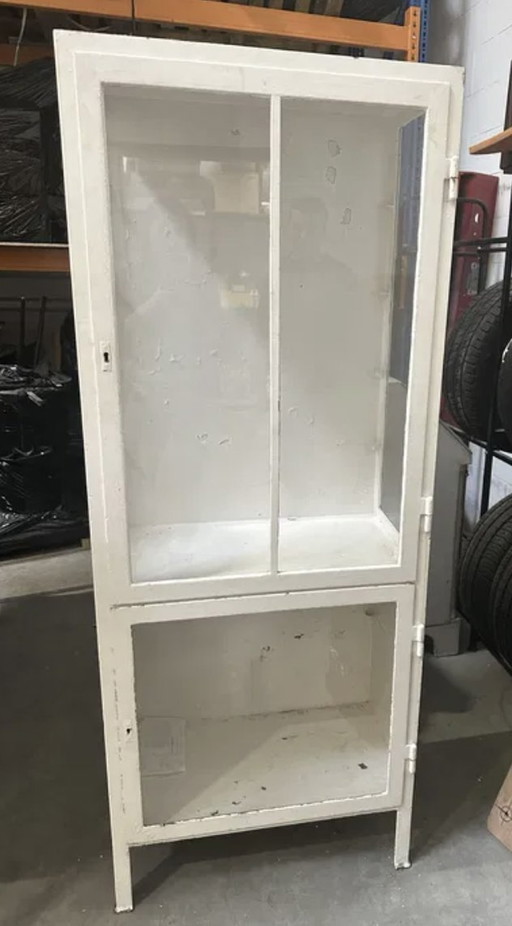 Polnischer medizinischer Vintage-Schrank