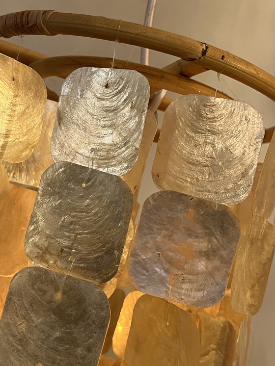 Image 1 of Set mit 2 Capiz-Muschellampen, Hängelampen aus Opal-Perlmutt