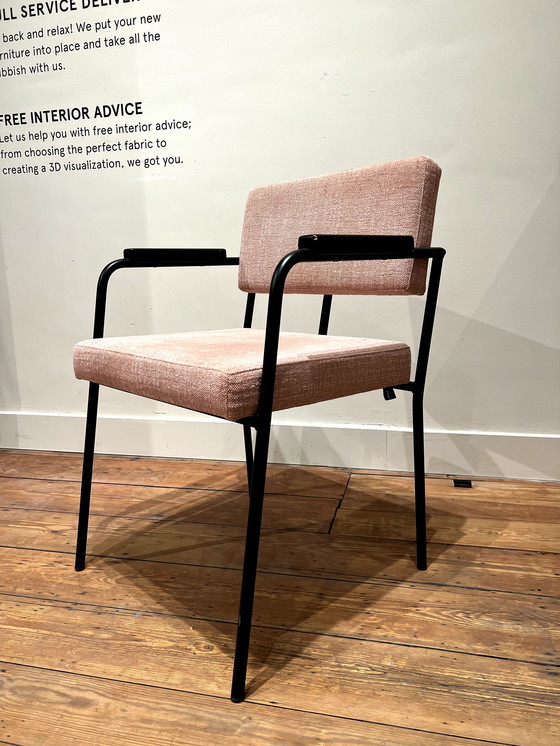 Image 1 of FEST Amsterdam Monday Esszimmerstuhl mit Armlehnen – schwarzes Gestell – schwarze Armlehnen