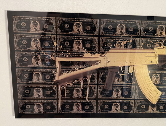 Image 1 of  "Ak-47 Dollar Kunstwerk". Signiert, im Großformat.