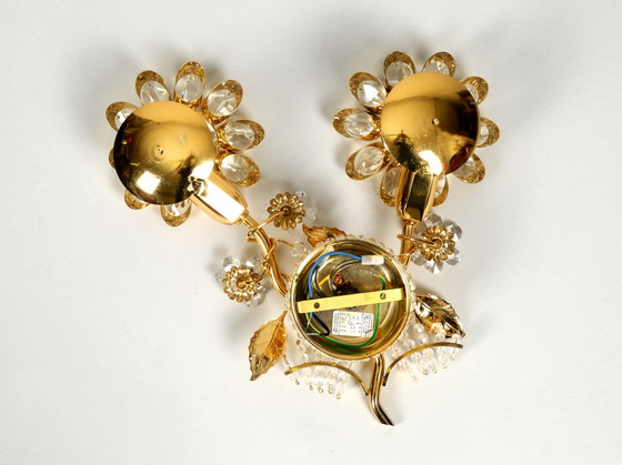 Image 1 of Sehr elegante große florale Messing-Kristallglas-Wandlampe von Ernst Palme aus den 1970er Jahren in ungebrauchtem Zustand