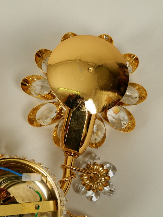 Image 1 of Sehr elegante große florale Messing-Kristallglas-Wandlampe von Ernst Palme aus den 1970er Jahren in ungebrauchtem Zustand
