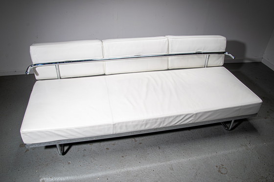 Image 1 of Cassina LC5. Tagesbett aus weißem Leder, entworfen von Le Corbusier, Pierre Jeaneret und Charlotte Perriand.