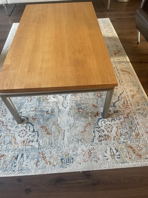 1X Geschirrschrank, 1X Couchtisch, 2 Ledergarnituren, 1X Sideboard, 1X Esstisch mit 6 Lederstühlen