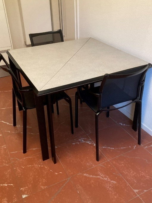 Tisch Pythagoras mit 4 Alias-Stühlen