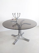 Italienischer Esstisch aus Chrom und Rauchglas, 1970er Jahre