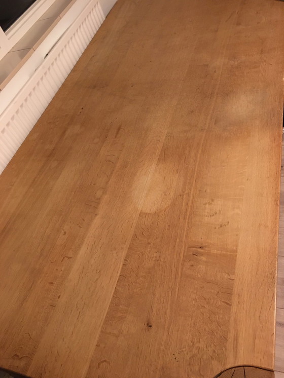 Image 1 of Robuster Holztisch