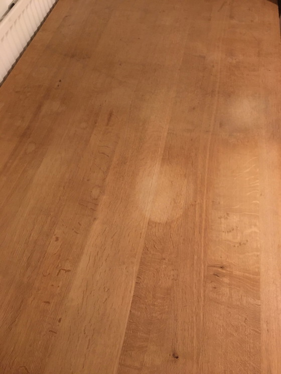 Image 1 of Robuster Holztisch